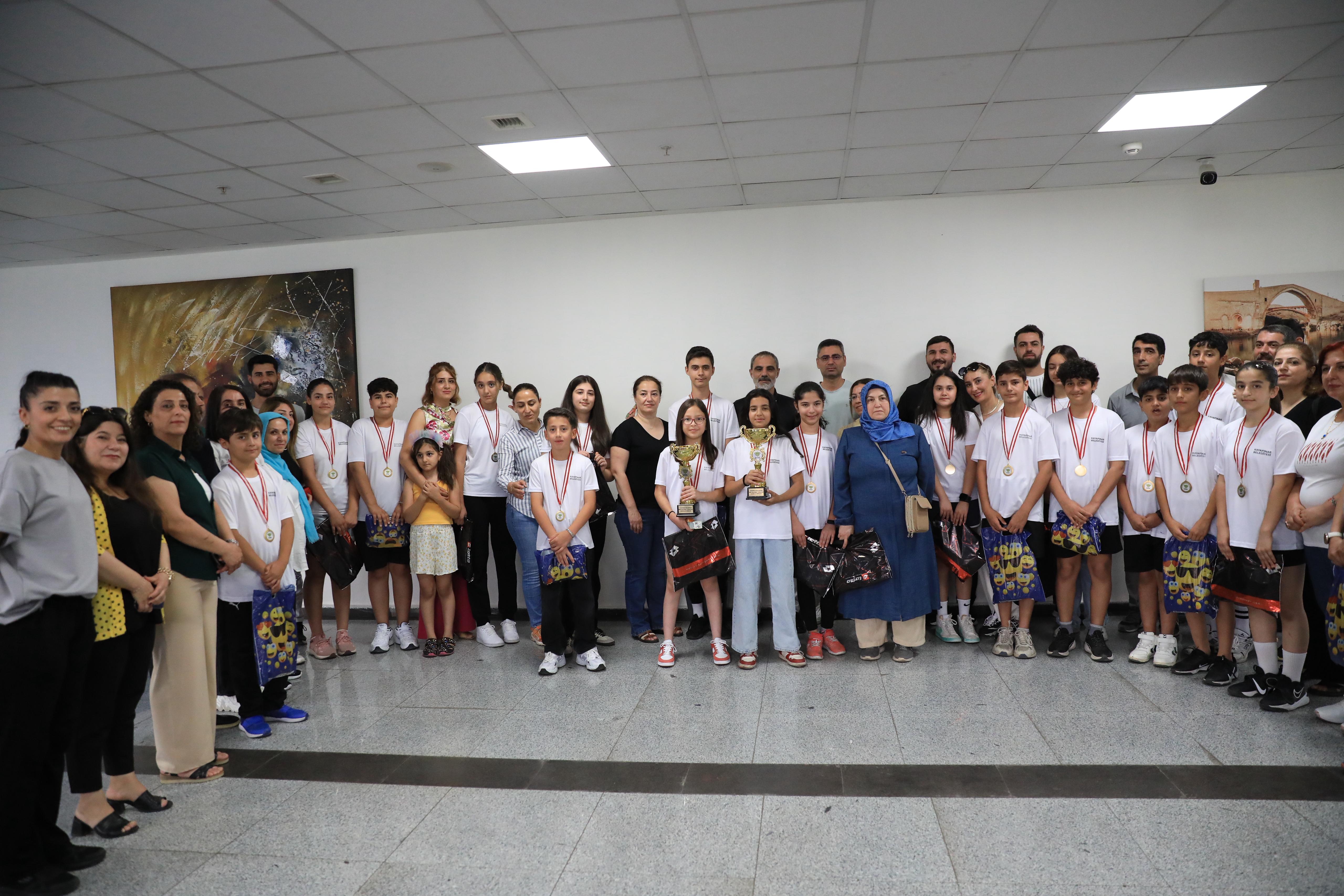 Kayapınar'da Mini Voleybol Turnuvası Coşkusu