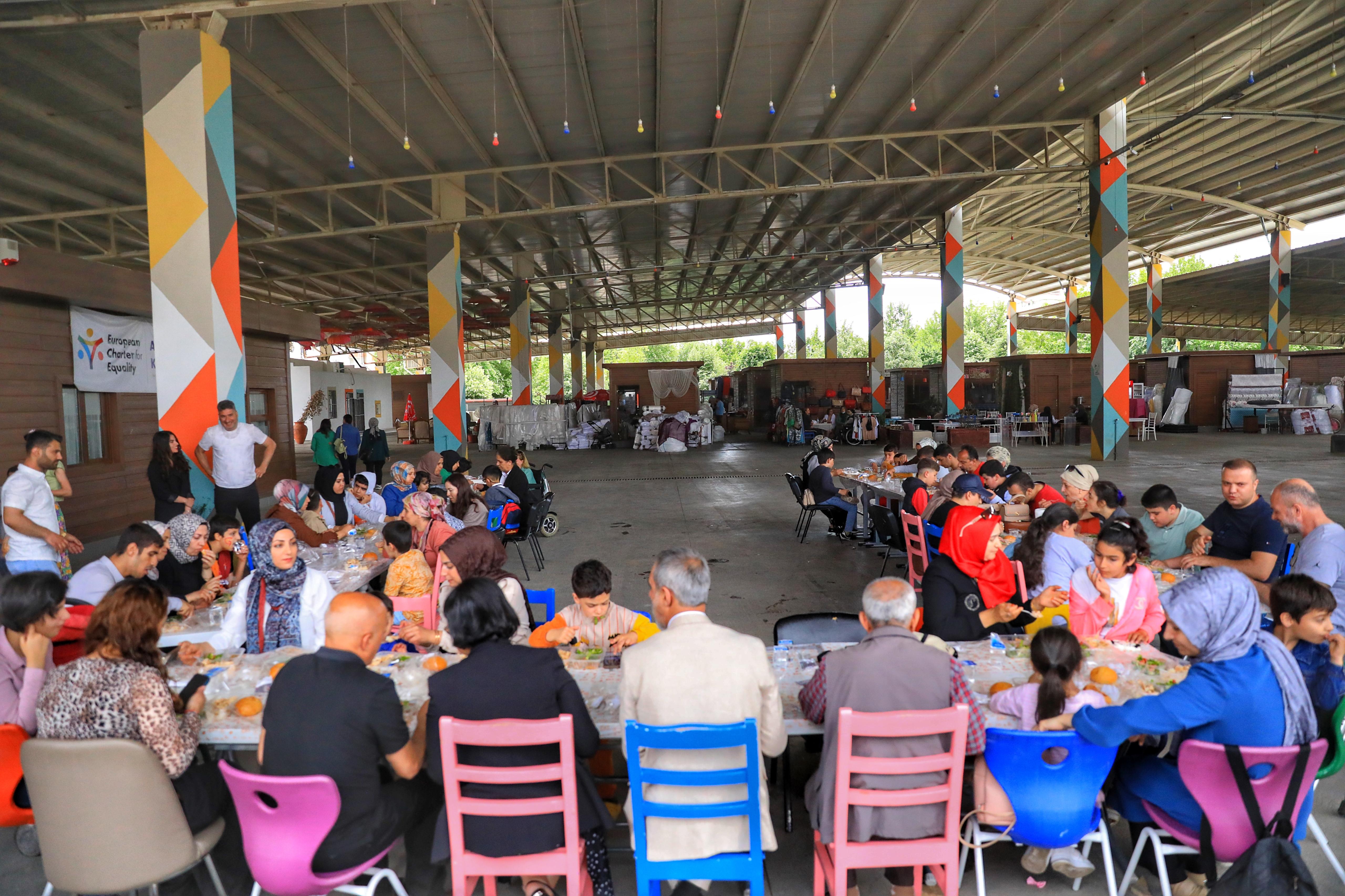 Eş Başkanlar Engelli Öğrenci ve Aileleriyle Bir Araya Geldi