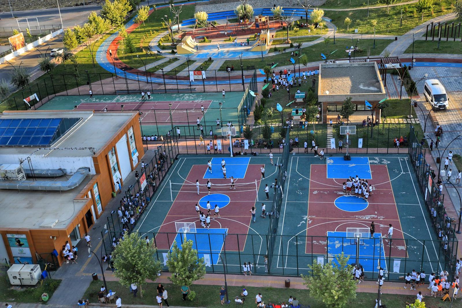 Kayapınar Belediyesi gençleri sporla buluşturuyor 