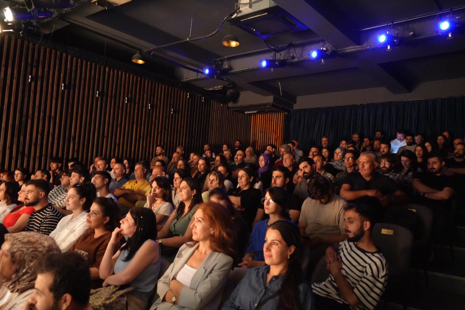 Kayapınar'da ‘Pergal’ oyunu, Demokrasi vurgusuyla sahnedeydi