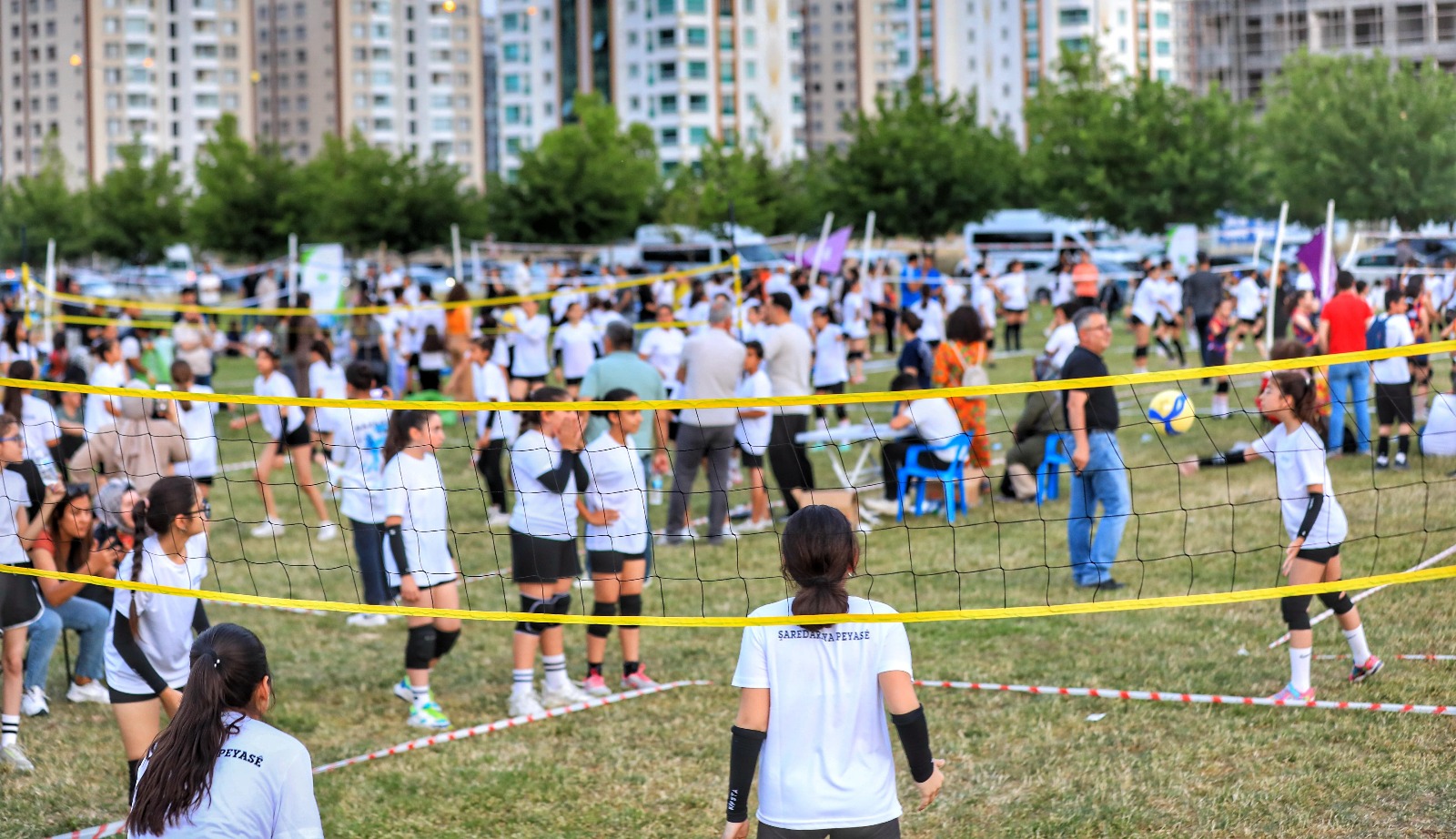 Mini Voleybol Turnuvası 240 sporcuyla başladı 