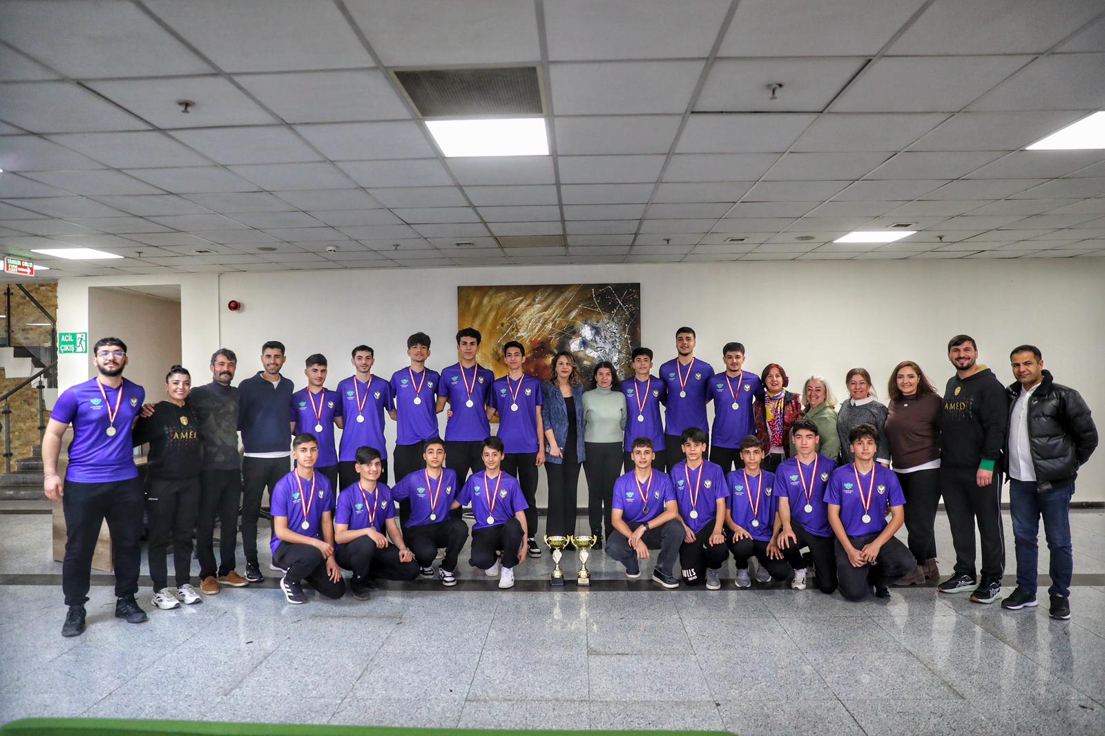 Kayapınar Belediyesi sporcuları kupa toplayıcısı oldular 