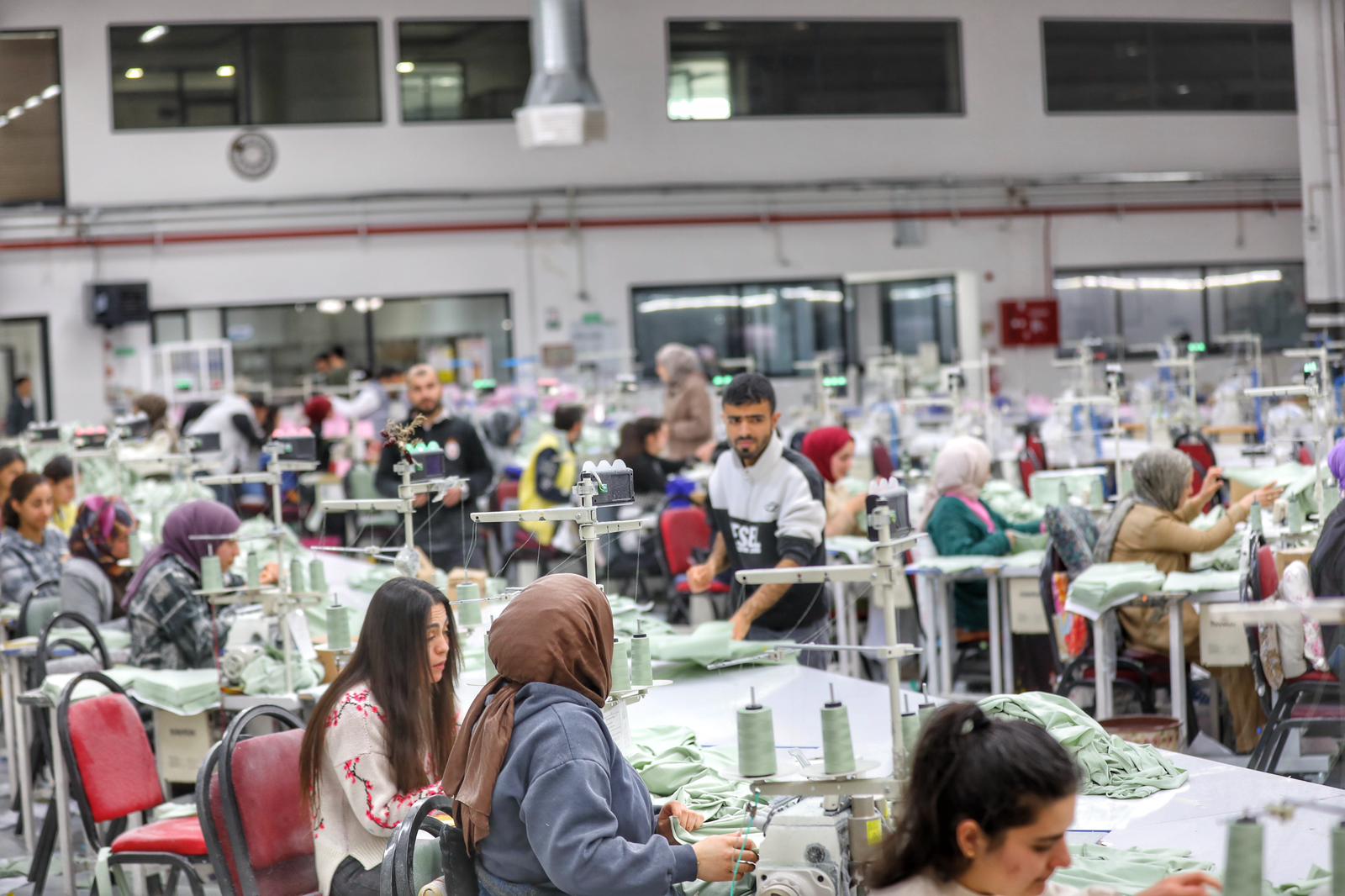 Eşbaşkanlardan Tekstil İşçisi Kadınlara Anlamlı Ziyaret