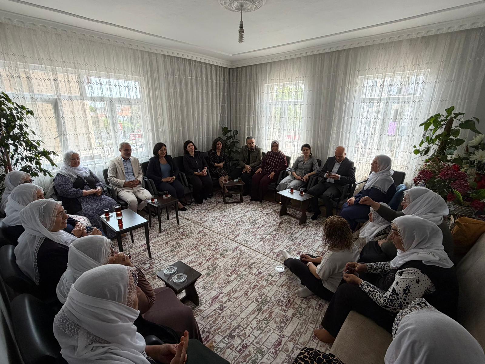 Barış Annelerini Anneler günü ziyarete 