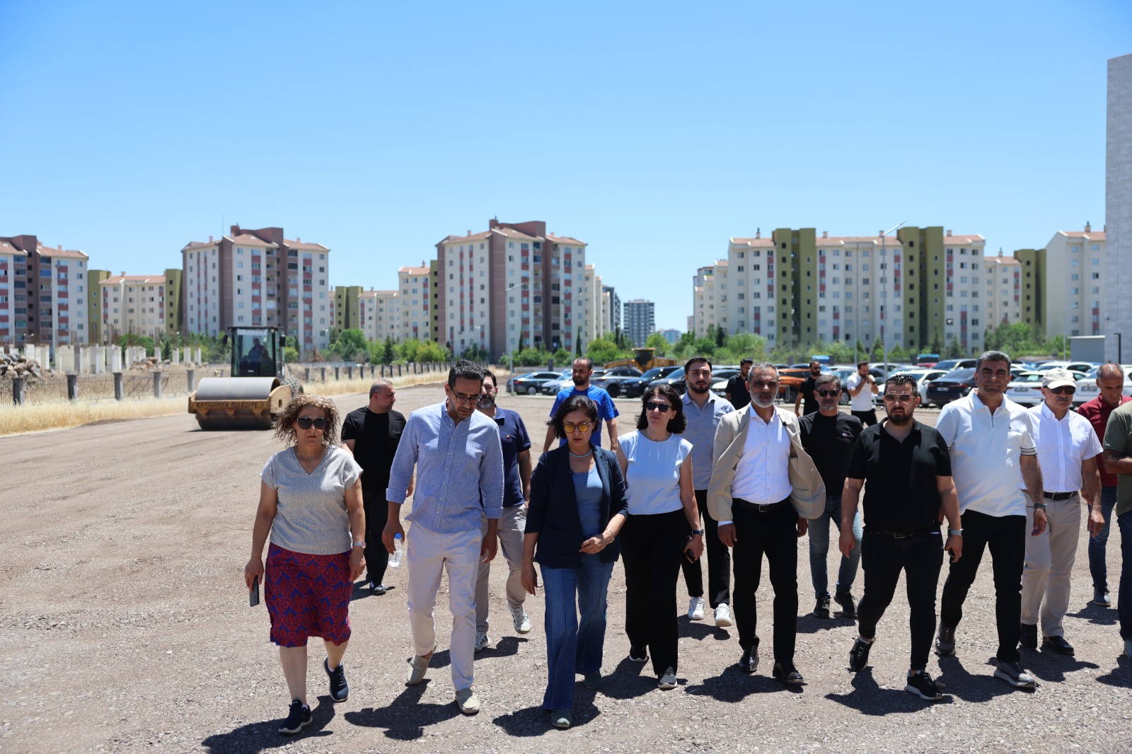 Eş Başkanlar, hastanesi yerleşkesindeki sosyal tesis ve otopark alanında İncelemelerde bulundu