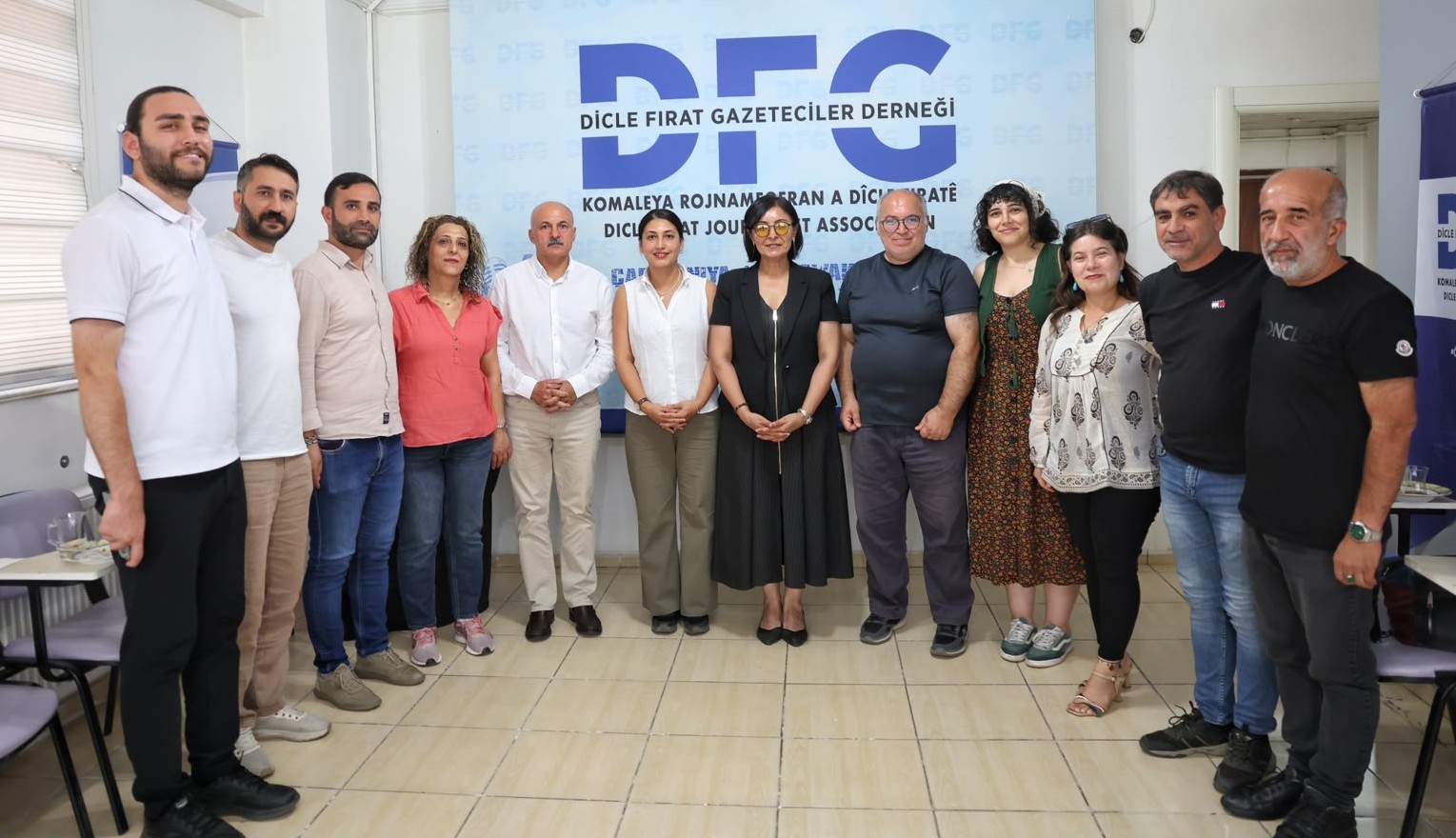Eş Başkan Sincar Basın Özgürlüğü için Mücadele Günü vesilesiyle gazetecileri ziyaret etti