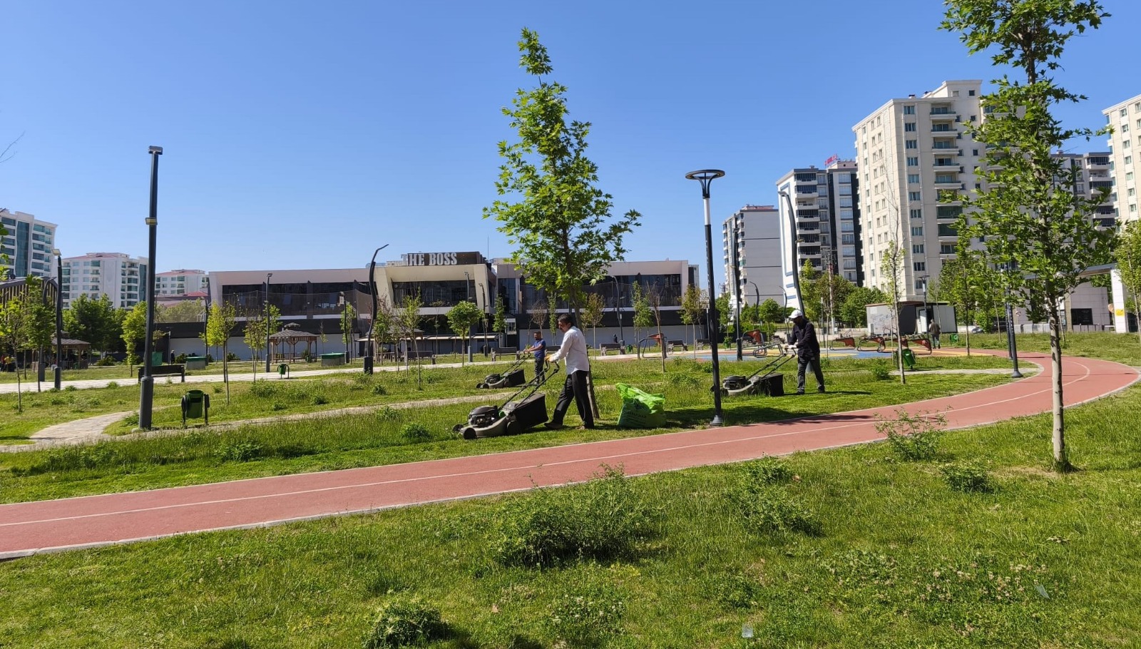 Kayapınar Belediyesi parkları yaza hazırlıyor