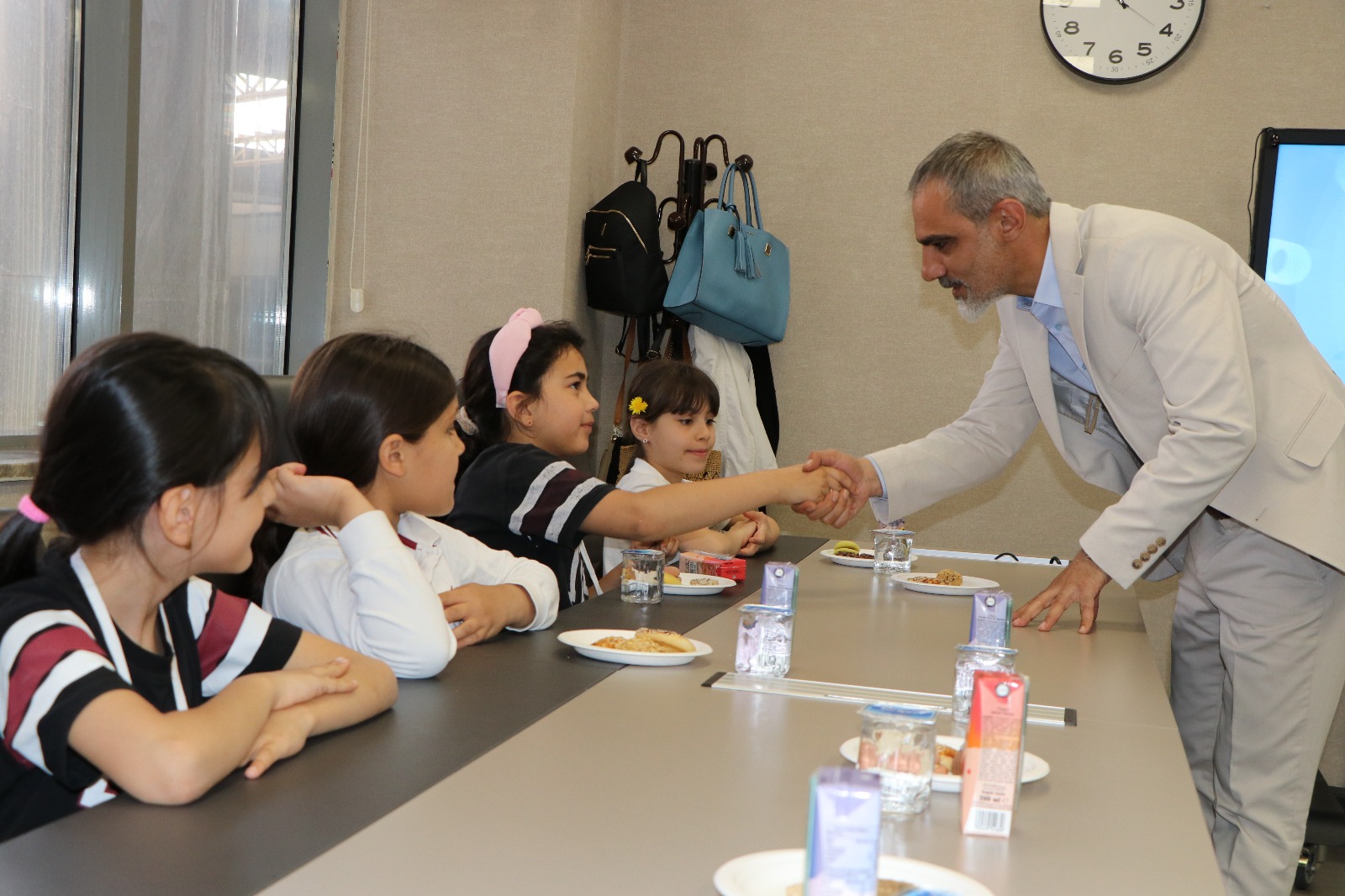 Kolej Öğrencilerinden Eş Başkan Dündar'a Ziyaret